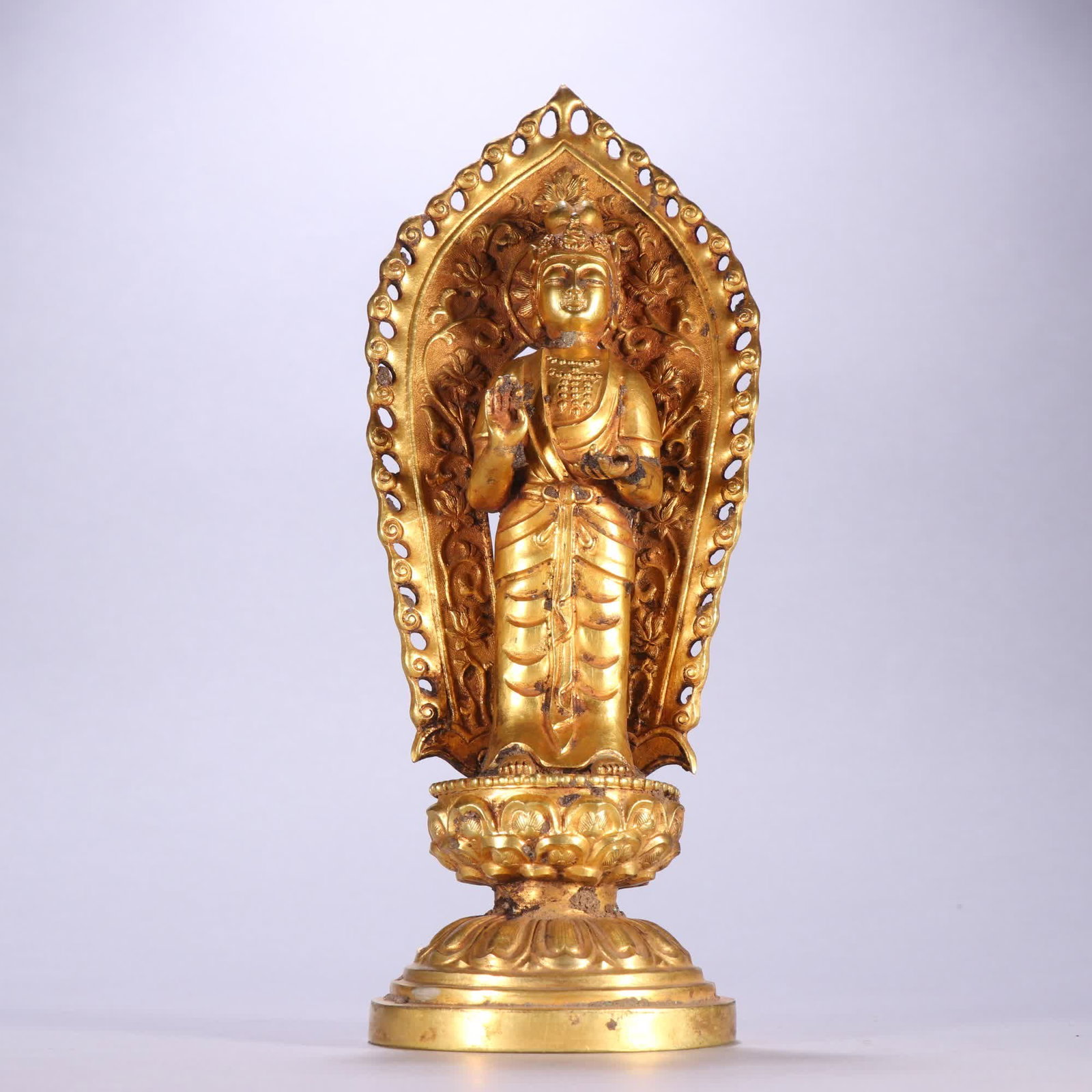 A bronze gilt Guanyin statue of the Ming Dynasty (1 of 9)