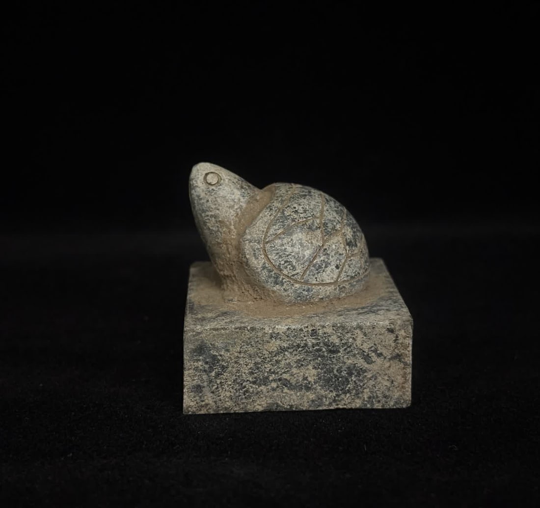 A Han Dynasty jade turtle seal: Han Dynasty jade turtle seal SIZE: 4.0x4.4x4.2cm 119g (The Dimensions Of All Batches Are Manually Measured.If You Need More Detailed Information, Please Contact Our Customer Service Before Bidding.)