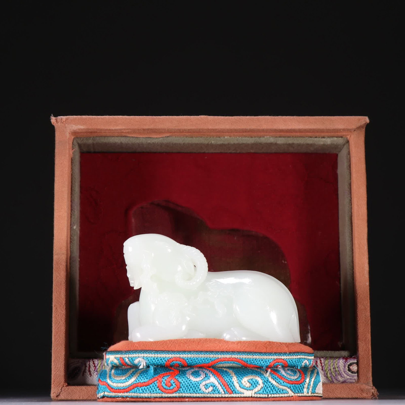 A Qing Dynasty Hetian jade sheep ornament: Qing Dynasty Hetian jade sheep ornament SIZE: H:4.5cm W:8.3cm W:240g (The Dimensions Of All Batches Are Manually Measured.If You Need More Detailed Information, Please Contact Our Customer Service Bef