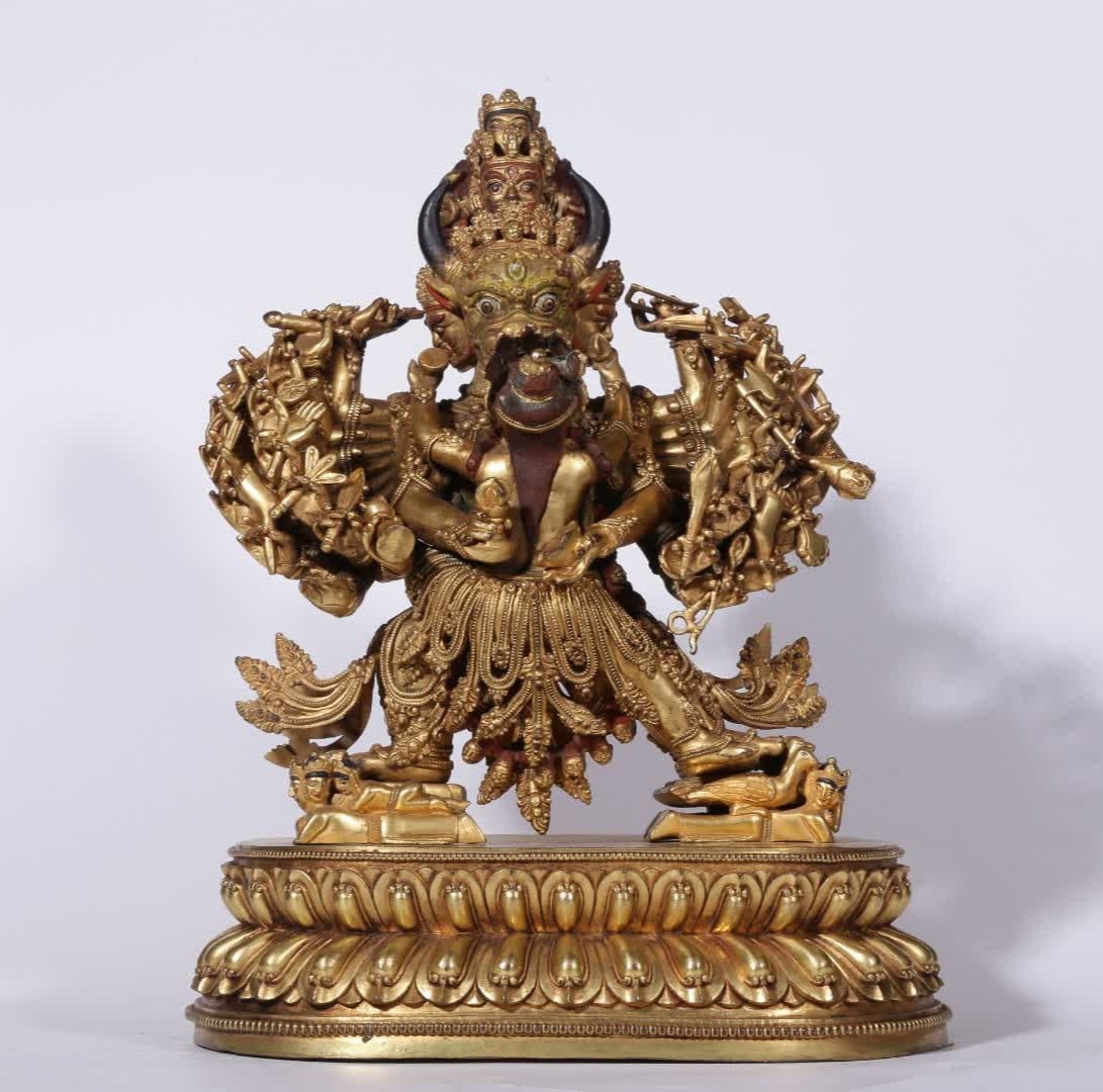 A Qing Dynasty bronze gilt statue of the Great Wei De Vajra: Qing Dynasty bronze gilt statue of the great Wei De Vajra SIZE: H:32.5cm L:25.5cm W:17.5cm W:6.5kg (The Dimensions Of All Batches Are Manually Measured.If You Need More Detailed Information, Please Co