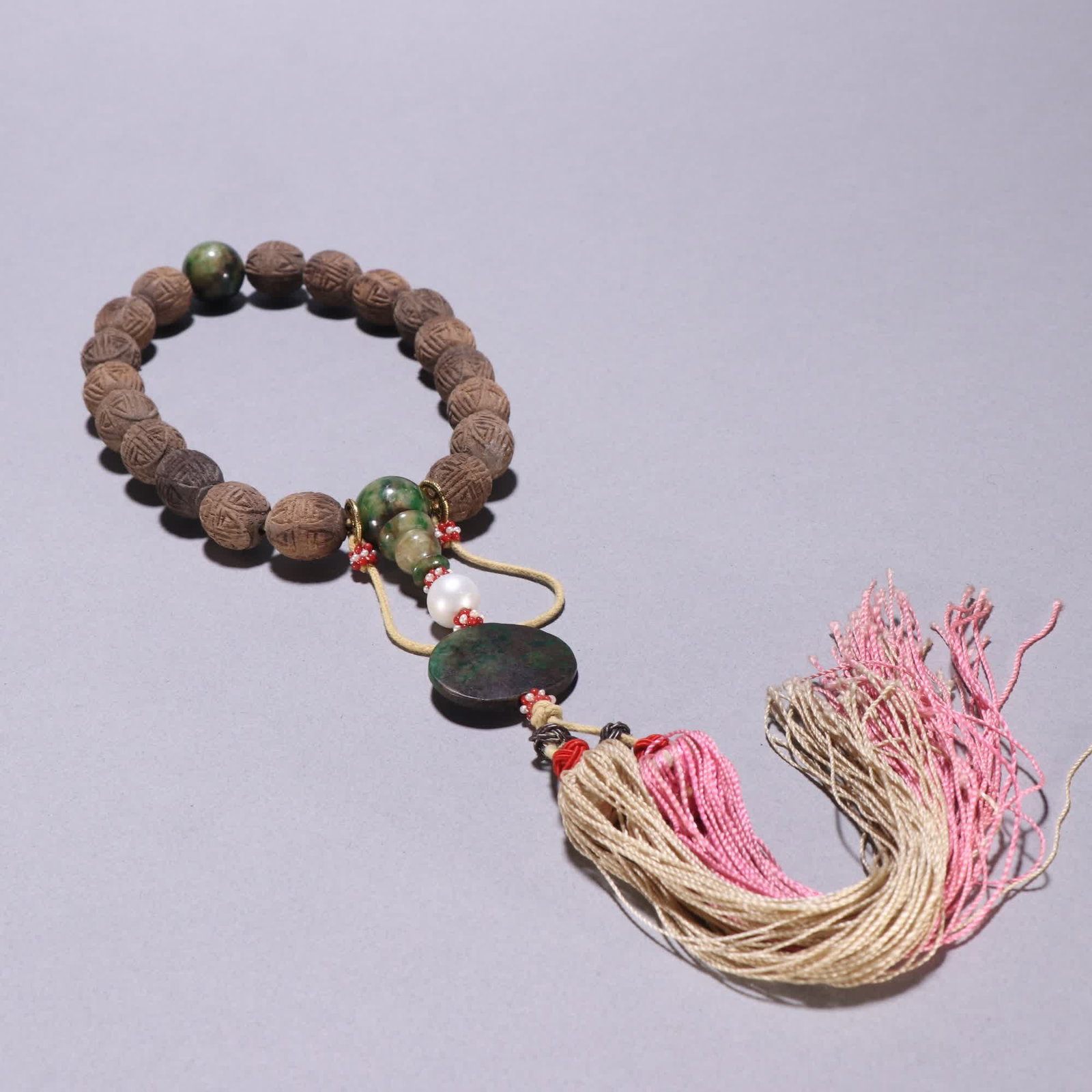 A Qing Dynasty agarwood carved group longevity pattern eighteen sons held: Qing Dynasty agarwood carved group longevity pattern eighteen sons held SIZE: Bead diameter 1.7x1.42cm W: 48.4g (The Dimensions Of All Batches Are Manually Measured.If You Need More Detailed Informati