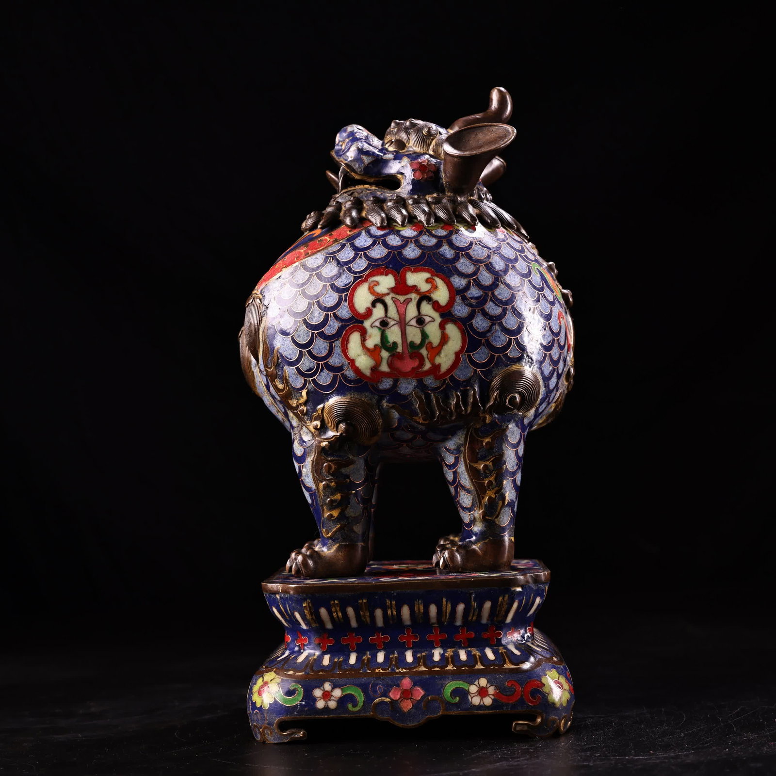 A Qing Dynasty copper engraved cloisonne enamel cloisonne Pixiu beast-shaped incense burner (1 of 9)