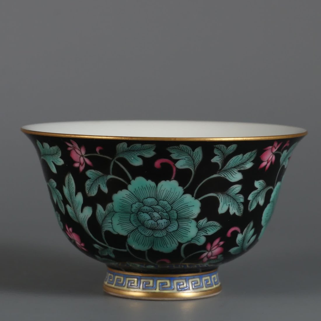 A Qing Dynasty Yongzheng year black background ink color entwined flower pattern master cup: Qing Dynasty Yongzheng year black background ink color entwined flower pattern master cup SIZE: H:5.5cm MouthD:9.2cm (The Dimensions Of All Batches Are Manually Measured.If You Need More Detailed Info