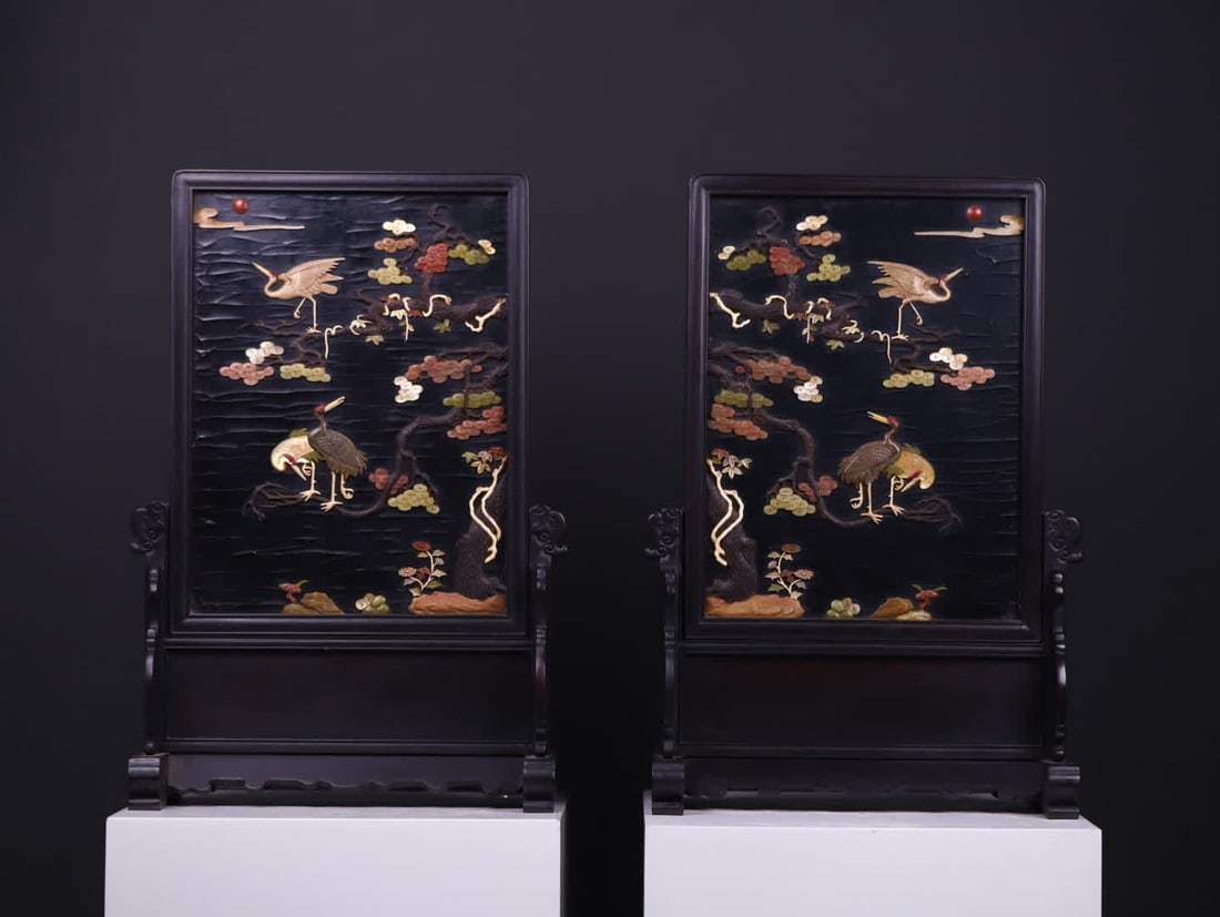 A pair of Qing Dynasty inlaid with a hundred treasure pine and crane pattern inserts: A pair of inlaid pine and crane pattern inserts in the Qing Dynasty SIZE: 59x38.5x17cm (The Dimensions Of All Batches Are Manually Measured.If You Need More Detailed Information, Please Contact Our Cu