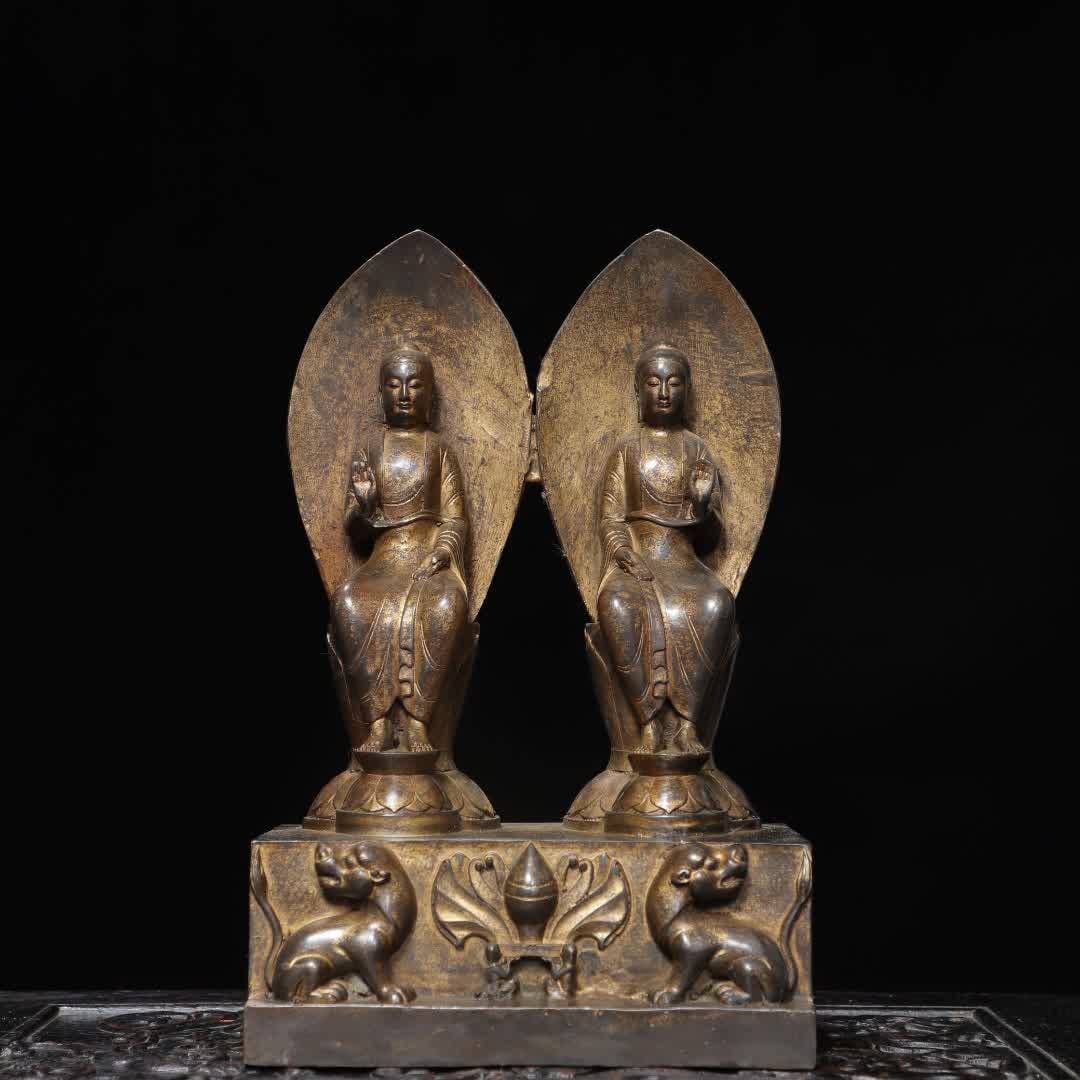 A bronze clay gold statue of the Northern Wei Dynasty: Northern Wei bronze clay gold statue SIZE: H:27cm W:17cm T:11cm W:2.6kg (The Dimensions Of All Batches Are Manually Measured.If You Need More Detailed Information, Please Contact Our Customer Service 