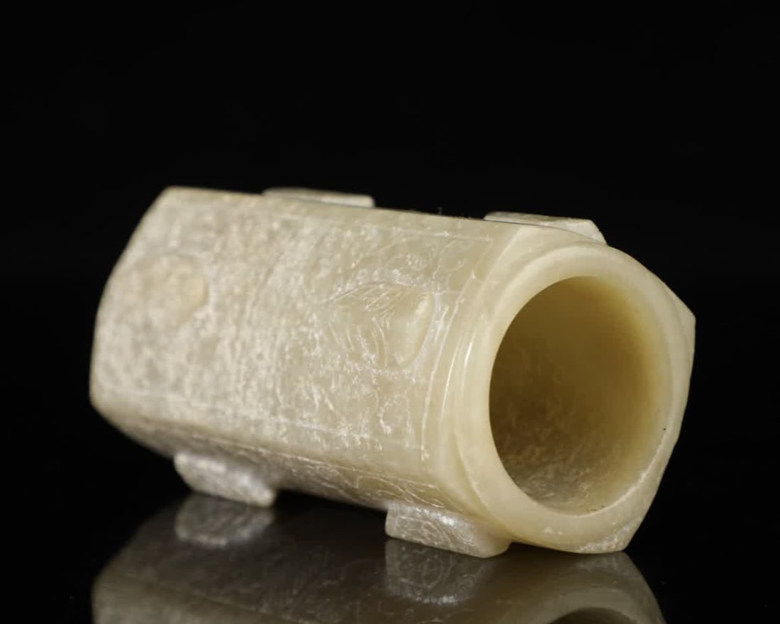 A piece of Qing Dynasty Hetian jade: Qing Dynasty Hetian jade SIZE: W:150g 8x4cm (The Dimensions Of All Batches Are Manually Measured.If You Need More Detailed Information, Please Contact Our Customer Service Before Bidding.)