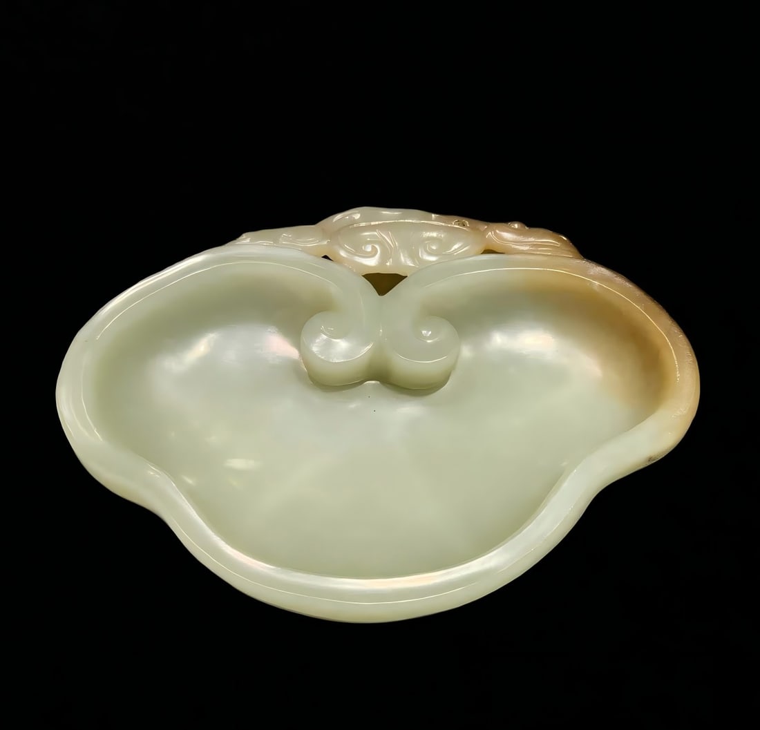 A piece of Qing Dynasty Hetian jade Ganoderma lucidum wash: Qing Dynasty Hetian jade ganoderma lucidum wash SIZE: W:157g 11.5x8.5x2cm (The Dimensions Of All Batches Are Manually Measured.If You Need More Detailed Information, Please Contact Our Customer Servic