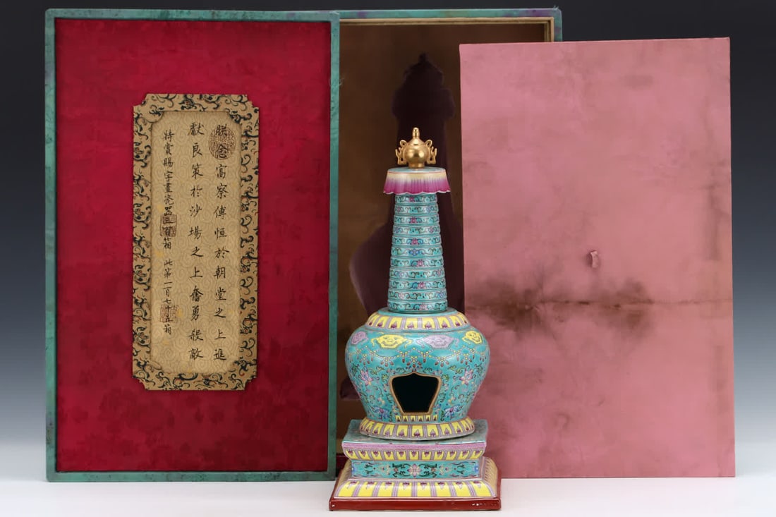A large Qing Yongzheng enamel entwined floral pattern pagoda: Qing Yongzheng enamel entwined floral pattern pagoda SIZE: H: 43cm Abdominal diameter 20cm (The Dimensions Of All Batches Are Manually Measured.If You Need More Detailed Information, Please Contact Ou