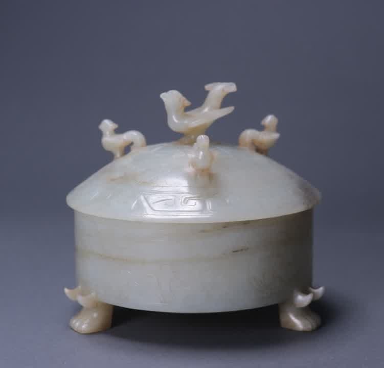 A Han Dynasty jade bird and beast pattern phoenix button lid stove (1 of 9)