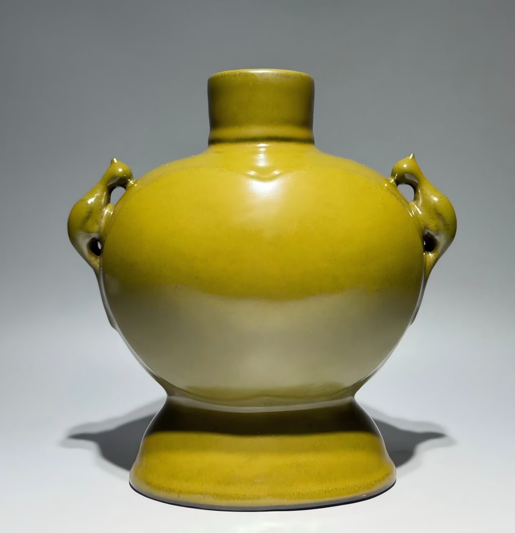 A Qing Dynasty Yongzheng tea powder glazed parrot ear flat pot (1 of 9)