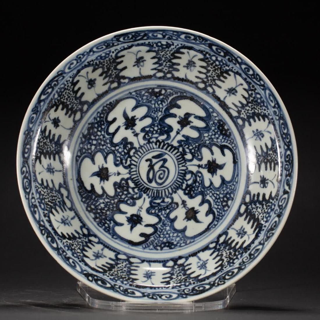 A Qing Dynasty blue and white plate (1 of 9)