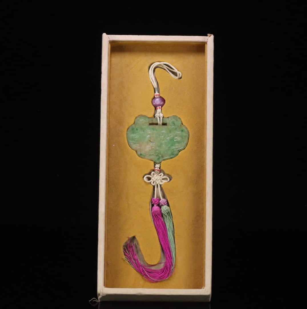 A Qing Dynasty jade joyful peace lock pendant: Qing Dynasty jade happy peace lock pendant SIZE: 5.98x7.41x0.64cm W:72g (The Dimensions Of All Batches Are Manually Measured.If You Need More Detailed Information, Please Contact Our Customer Service 