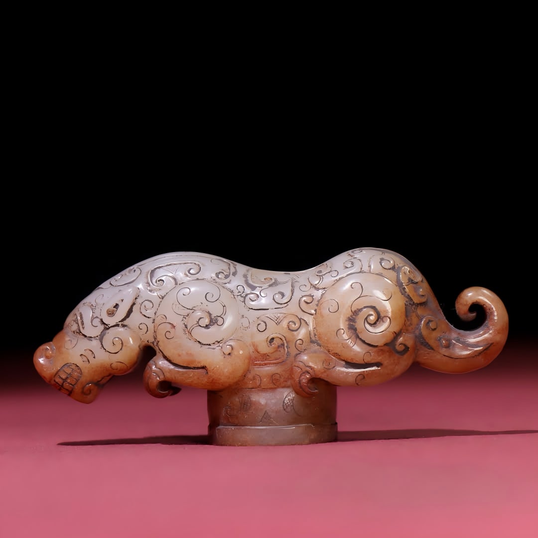 A Han Dynasty white jade tiger scepter head: Han Dynasty white jade tiger power scepter head SIZE: 97x38x27mm W:121g (The Dimensions Of All Batches Are Manually Measured.If You Need More Detailed Information, Please Contact Our Customer Service 