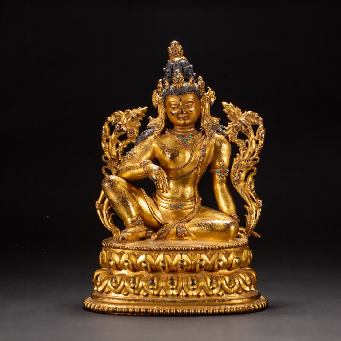 A bronze gilt Buddha statue of the Qing Dynasty: Qing Dynasty copper gilt Buddha statue SIZE: L:20cm W:13.5cm H:29cm W:4770g (The Dimensions Of All Batches Are Manually Measured.If You Need More Detailed Information, Please Contact Our Customer Serv