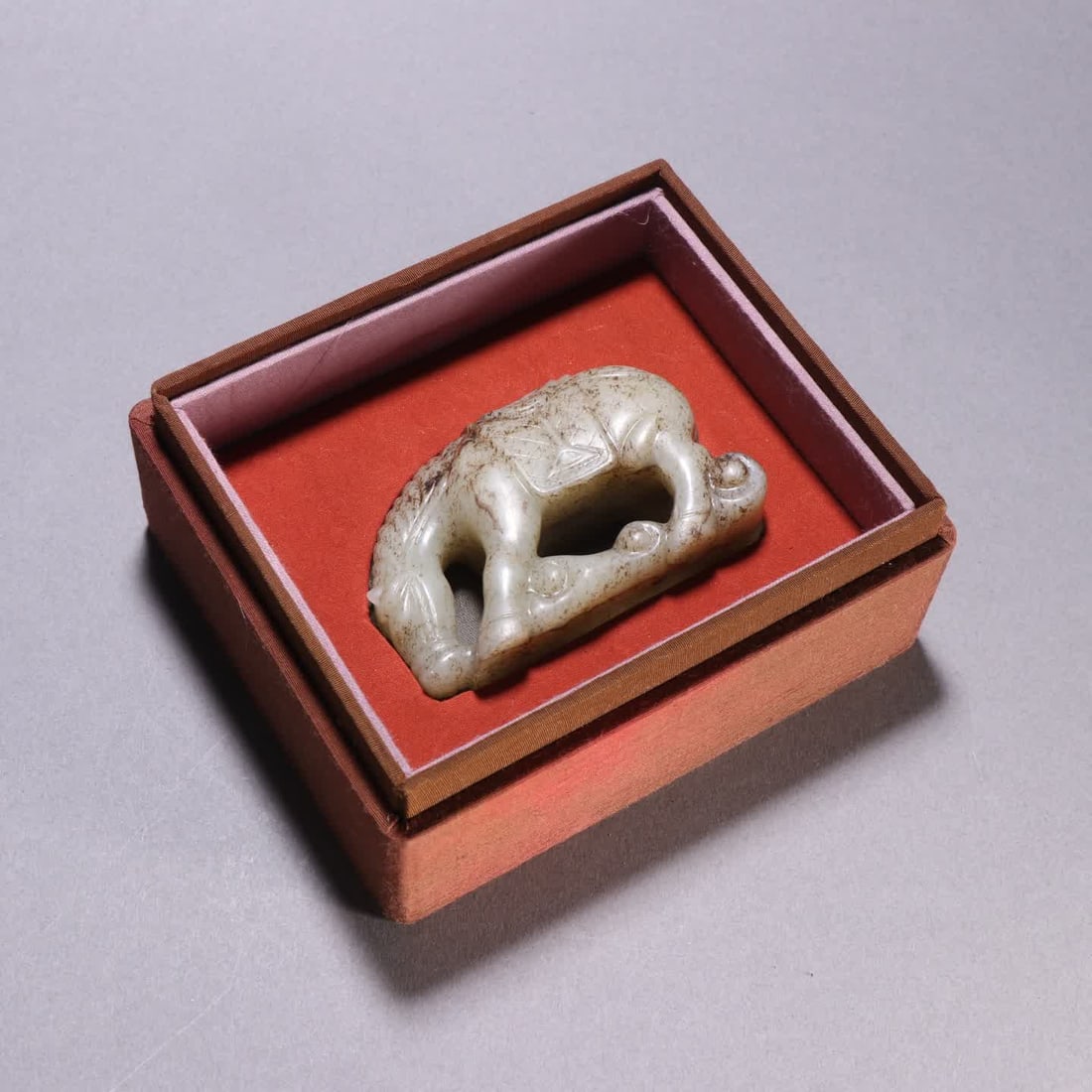 A Ming Dynasty Hetian jade horse ornament: Ming Dynasty Hetian jade horse ornament SIZE: H:5.2cm W:8.2cm W:178.5g (The Dimensions Of All Batches Are Manually Measured.If You Need More Detailed Information, Please Contact Our Customer Service B