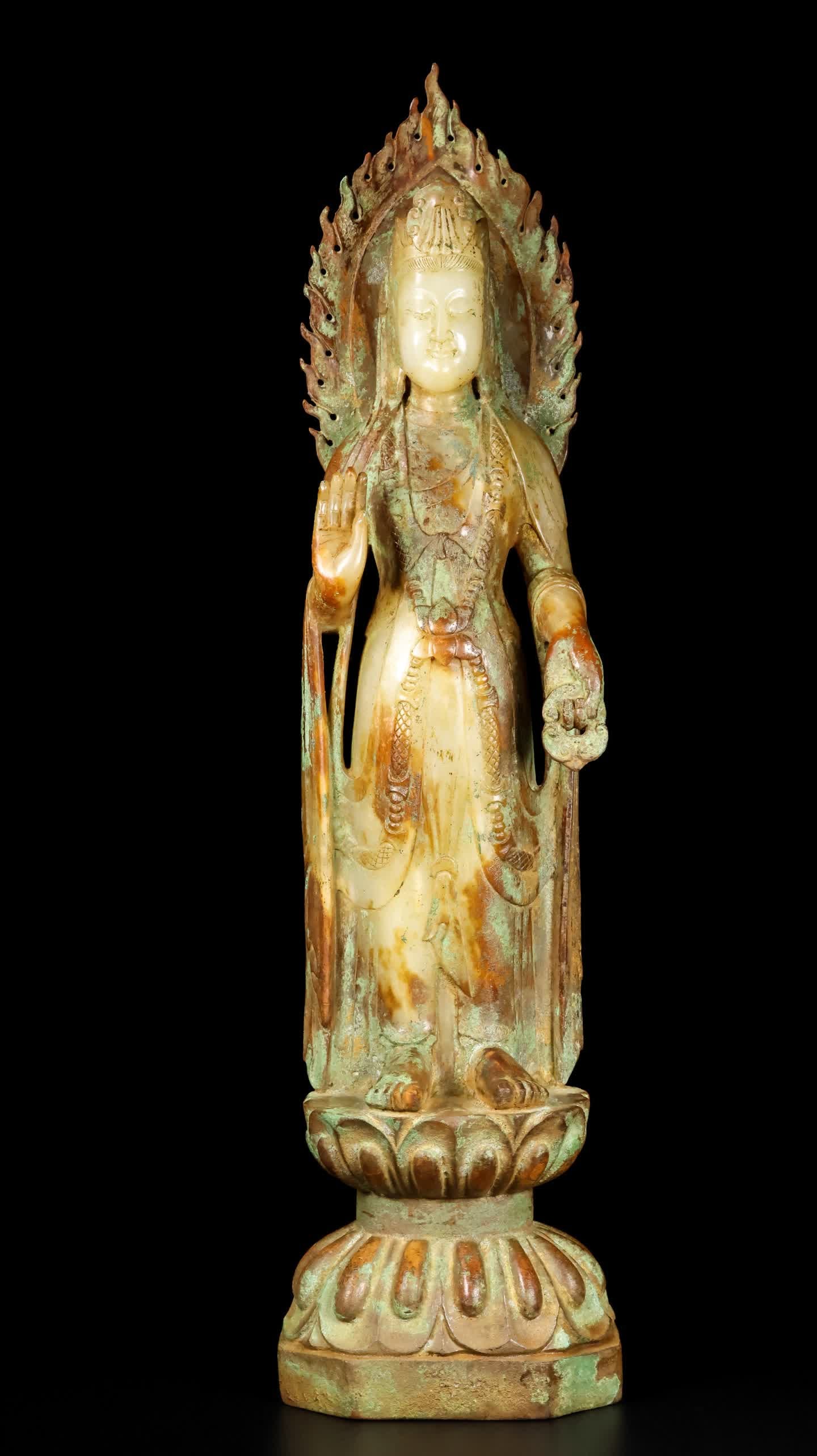 A jade Buddha statue of the Han Dynasty: Han Dynasty jade Buddha statue SIZE: L: 12cm W: 9.5cm H: 49cm Total W: 4450g (The Dimensions Of All Batches Are Manually Measured.If You Need More Detailed Information, Please Contact Our Customer Ser