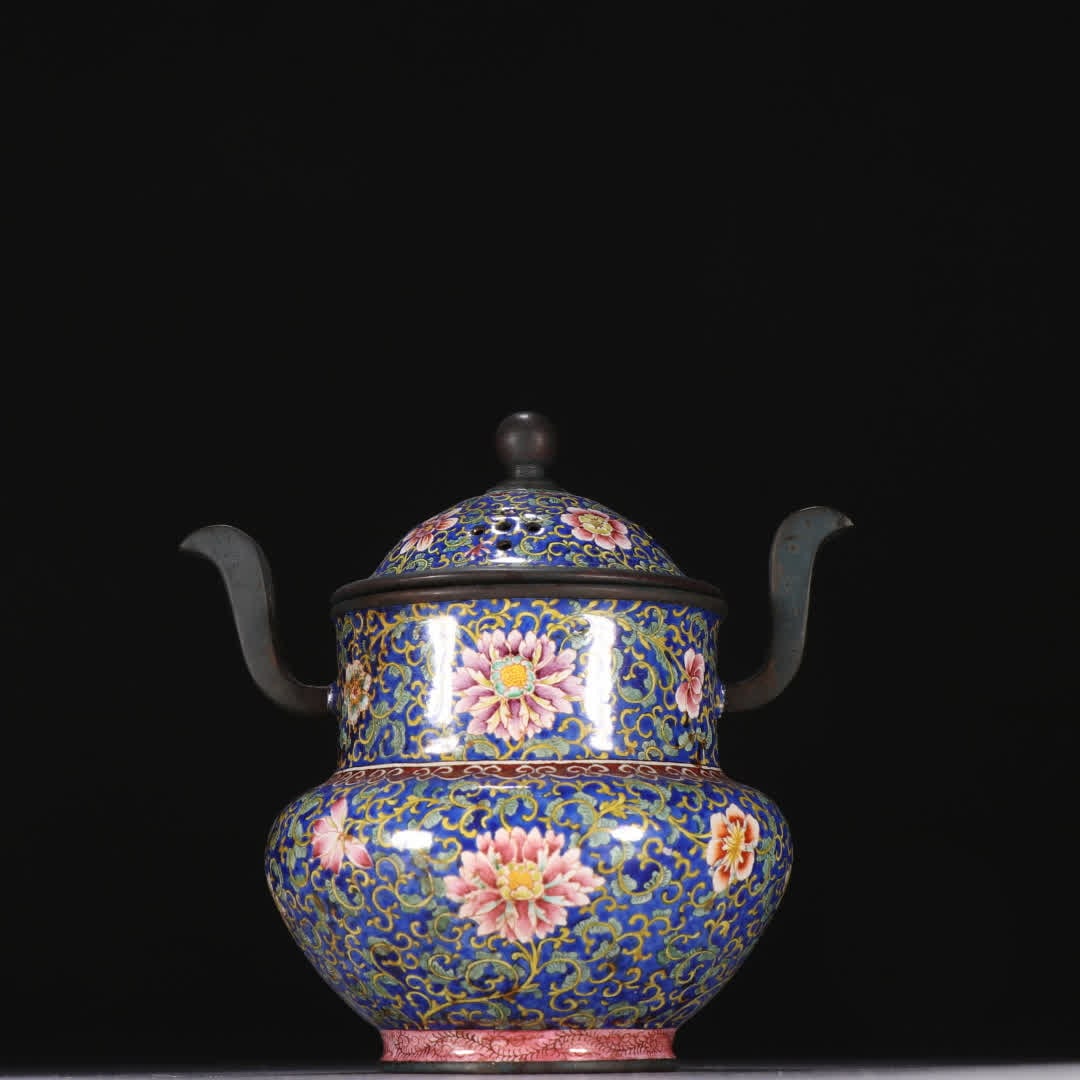 A Qing Dynasty copper tire painting enamel entwined pattern incense burner: Qing Dynasty copper tire painting enamel entwined pattern incense burner SIZE: H:10.5cm W:10.9cm W:447.8g (The Dimensions Of All Batches Are Manually Measured.If You Need More Detailed Information, Pl