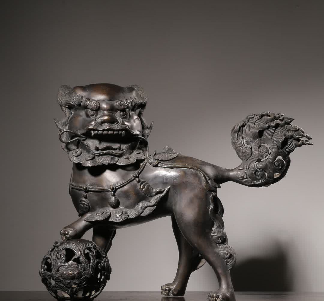 A Qing Dynasty copper lion playing ball aromatherapy stove ornament (1 of 12)