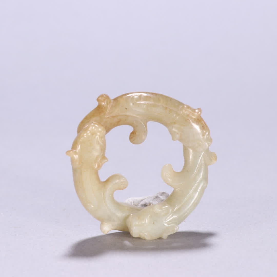 A piece of Qing Dynasty Hetian jade three dragons biting the tail ring (1 of 9)