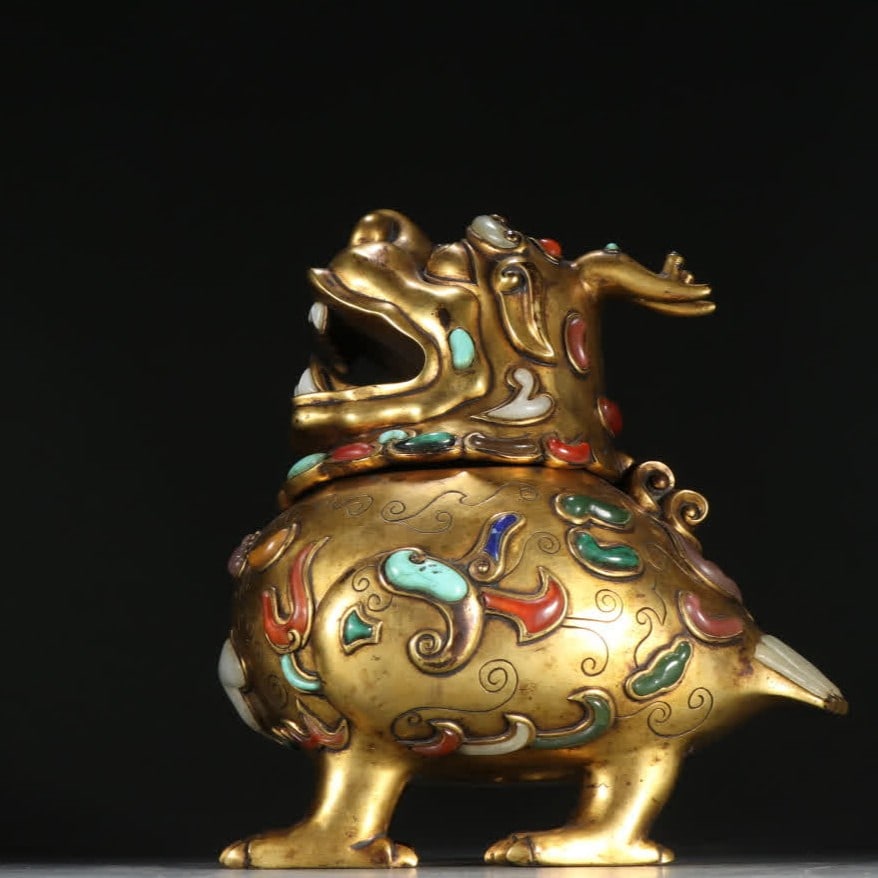 A piece of Qing Dynasty copper gilt inlaid with a hundred treasures of unicorn aromatherapy: Qing Dynasty copper gilt inlaid with a hundred treasures unicorn aromatherapy SIZE: H:19cm W:17cm W:3190g (The Dimensions Of All Batches Are Manually Measured.If You Need More Detailed Information, Pl
