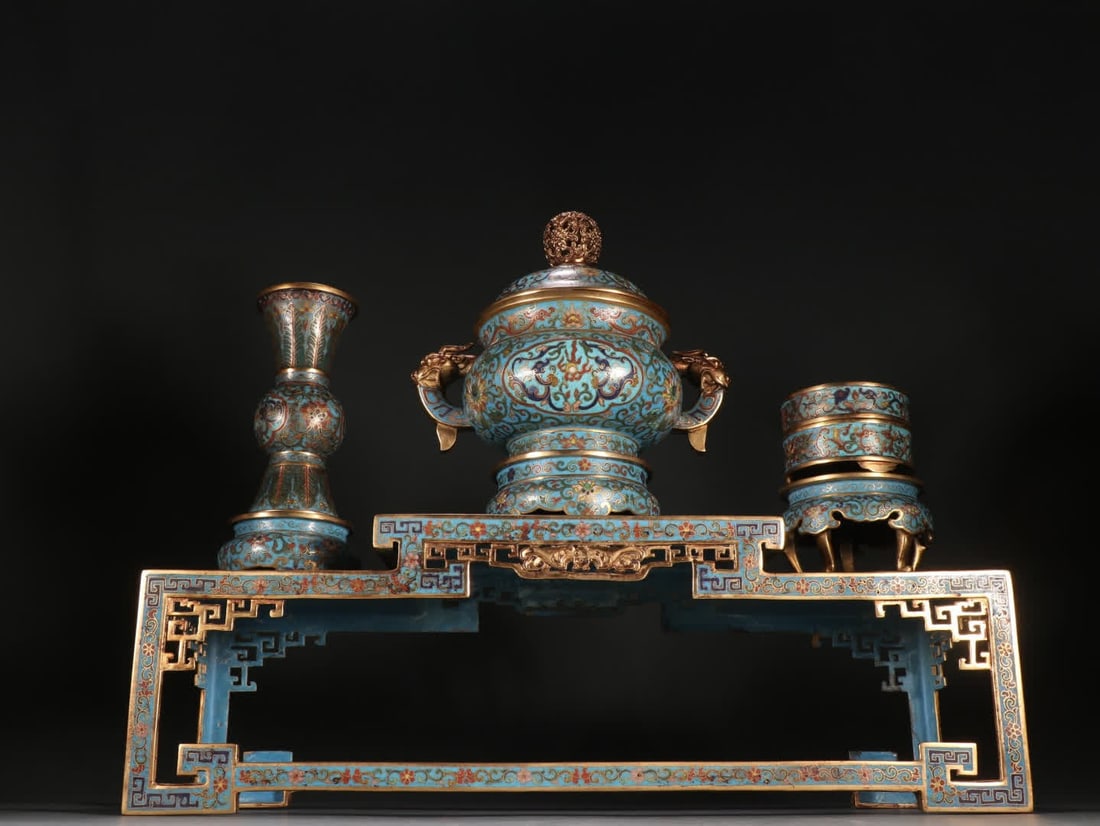 A Qing Dynasty copper gilt cloisonne blue dragon pattern furnace bottle box three things: Qing Dynasty copper gilt cloisonne blue dragon pattern furnace bottle box three things SIZE: H: 37cm W: 43.3cm Total W: 5.2kg (The Dimensions Of All Batches Are Manually Measured.If You Need More Deta