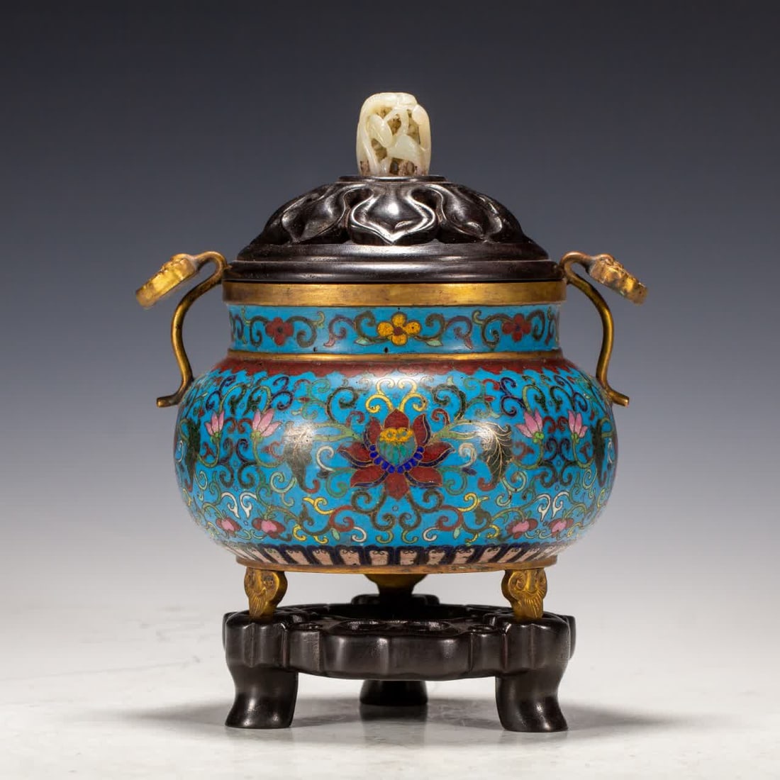 A cloisonne incense burner in the Qing Dynasty (1 of 9)