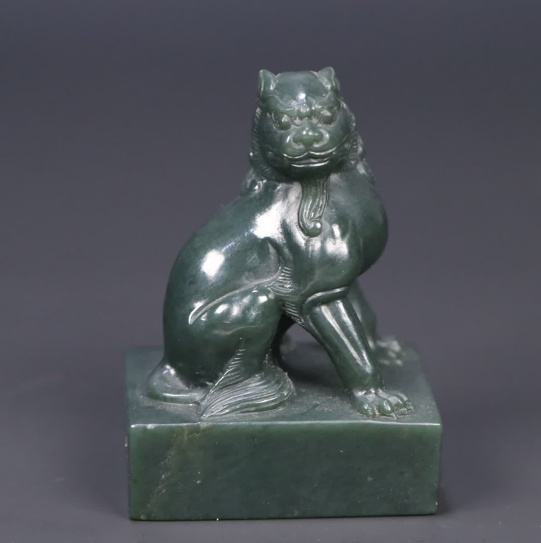 A Qing Dynasty Hetian jasper desk lion ornament: Qing Dynasty Hetian jasper desk lion ornament SIZE: 6.8x5x3.9cm W:166.8g (The Dimensions Of All Batches Are Manually Measured.If You Need More Detailed Information, Please Contact Our Customer Service