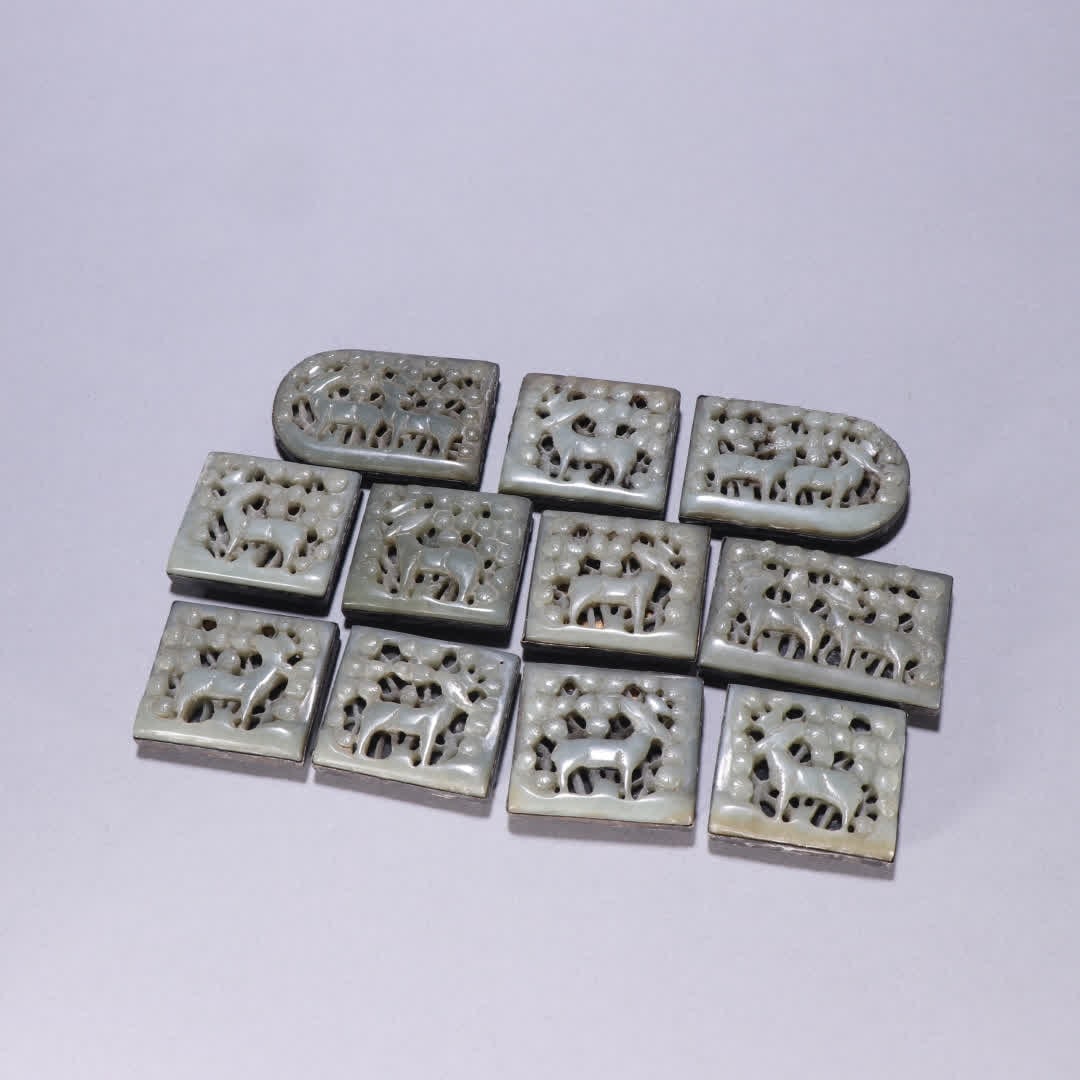 A set of Qing Dynasty Hetian jade bag silver pine deer with spring belt board: Qing Dynasty Hetian jade bag silver pine deer with spring belt board SIZE: W: 6.2x4.2cm Total W: 434.9g (The Dimensions Of All Batches Are Manually Measured.If You Need More Detailed Information, Plea