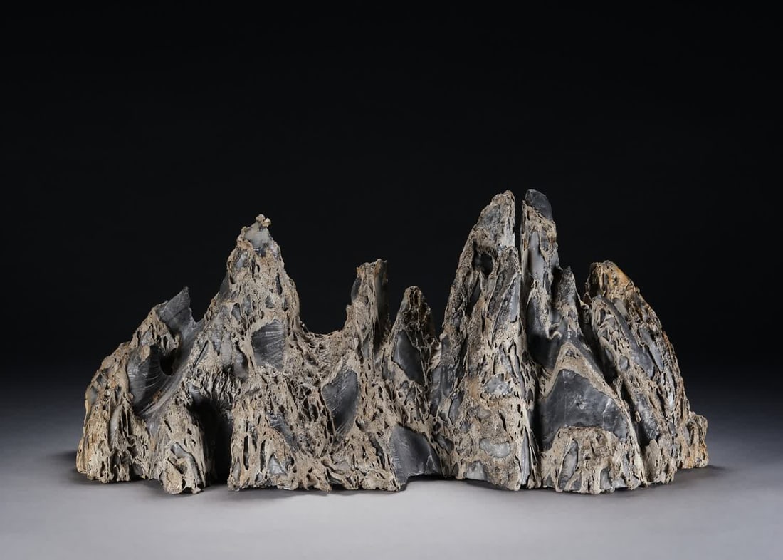 A Ming Dynasty bluestone pen holder: Ming Dynasty bluestone pen holder SIZE: H:14cm L:30cm W:11cm (The Dimensions Of All Batches Are Manually Measured.If You Need More Detailed Information, Please Contact Our Customer Service Before Bidd