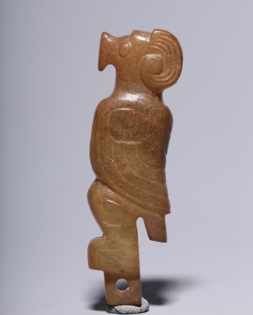 A piece of the Han Dynasty Hetian jade divine bird handle (1 of 7)