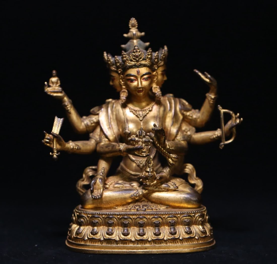 An 18th-century Tibetan Buddhist bronze gilt three-sided and eight-armed Guanyin statue: 18th century Tibetan Buddhism Bronze gilt three-sided and eight-armed Guanyin statue SIZE: 12x8x5.8cm W:458.5g (The Dimensions Of All Batches Are Manually Measured.If You Need More Detailed Informatio