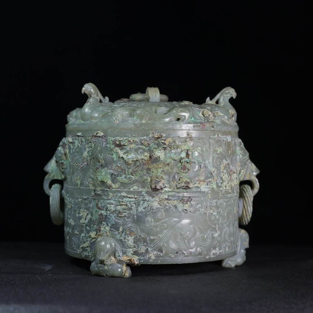 A piece of ancient jade Han Dynasty leaf-shaped pendant: Ancient jade Han Dynasty leaf-shaped pendant SIZE: 17x17cm W:1064g (The Dimensions Of All Batches Are Manually Measured.If You Need More Detailed Information, Please Contact Our Customer Service Befor