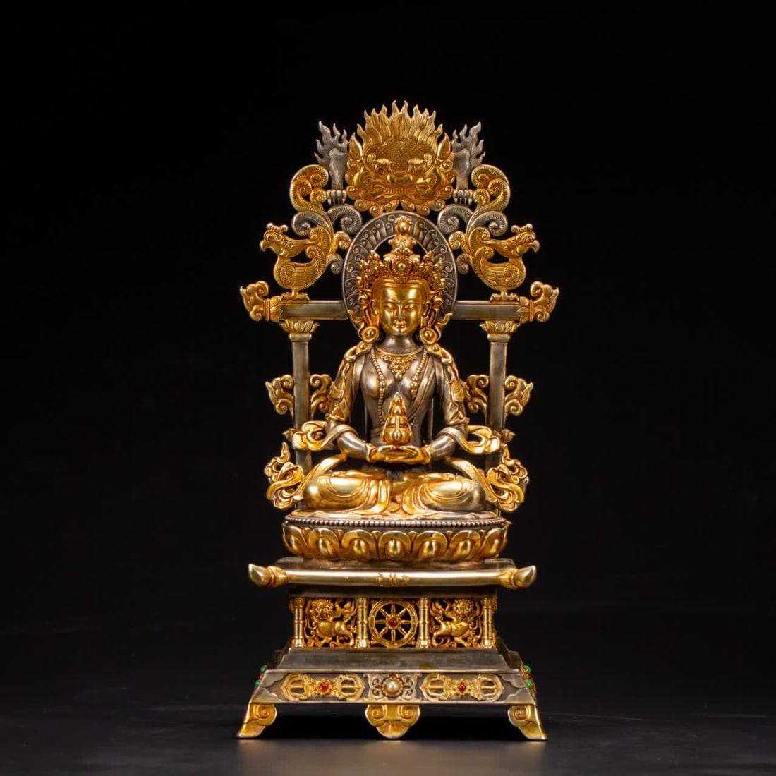 A statue of the Qing Dynasty gilded Infinite Life Buddha: Qing Dynasty gilded statue of Infinite Life Buddha SIZE: AAA (The Dimensions Of All Batches Are Manually Measured.If You Need More Detailed Information, Please Contact Our Customer Service Before Bidd