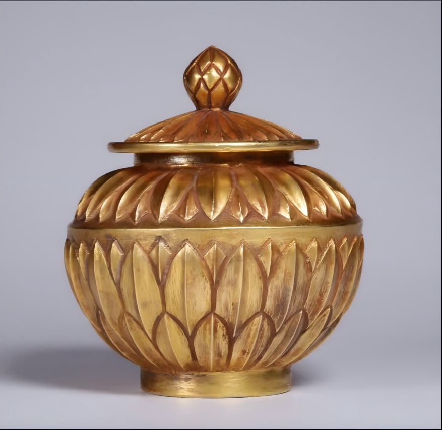 A small jar of pure golden lotus petal pattern relic in the Tang Dynasty (1 of 9)