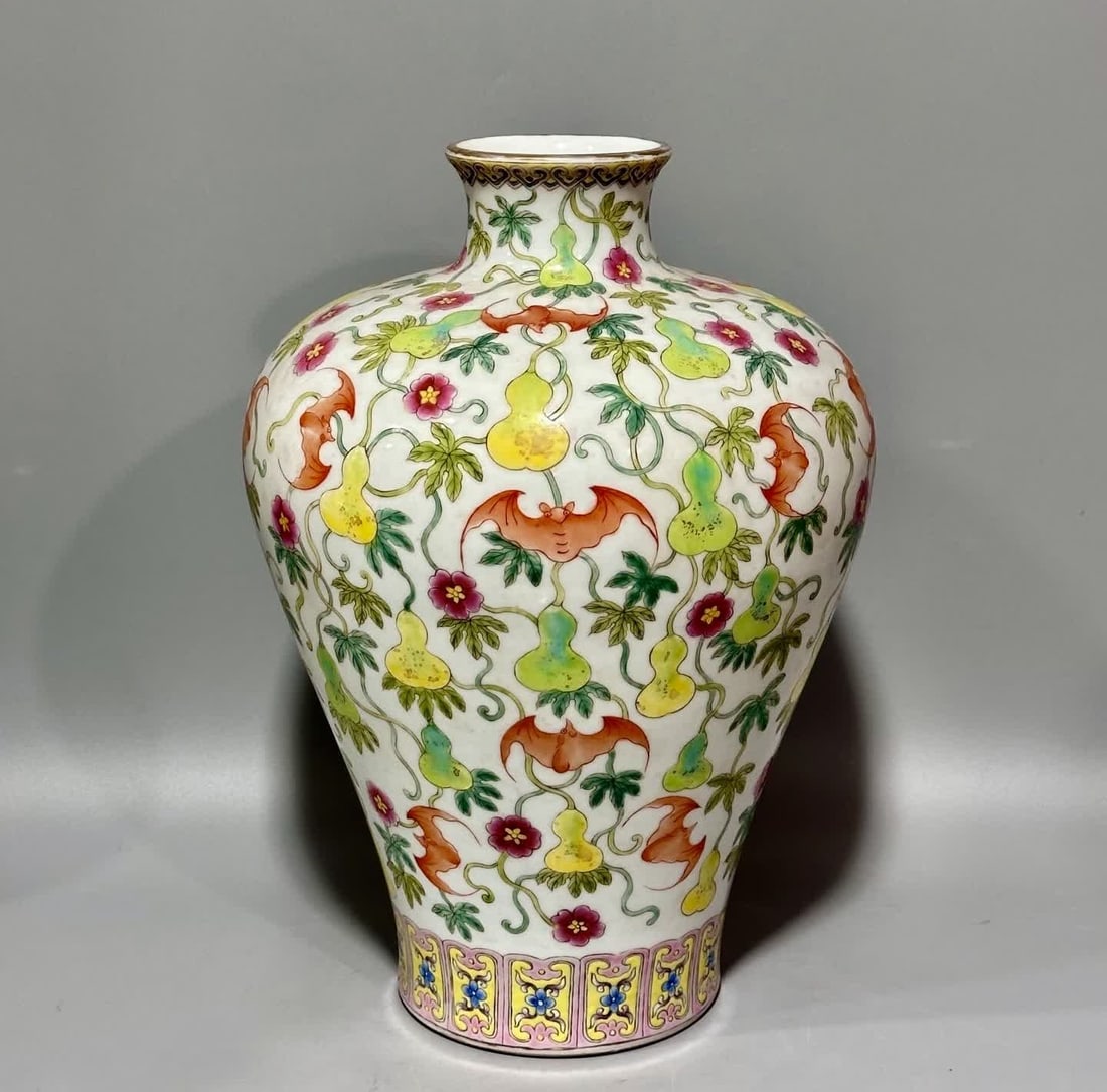 A piece of Qianlong year of the Qing Dynasty pastel multi-fruit multi-blessing plum bottle (1 of 9)
