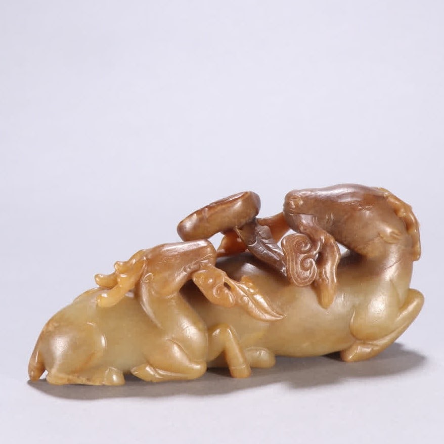 A Qing Dynasty Hetian jade doe ornament (1 of 9)