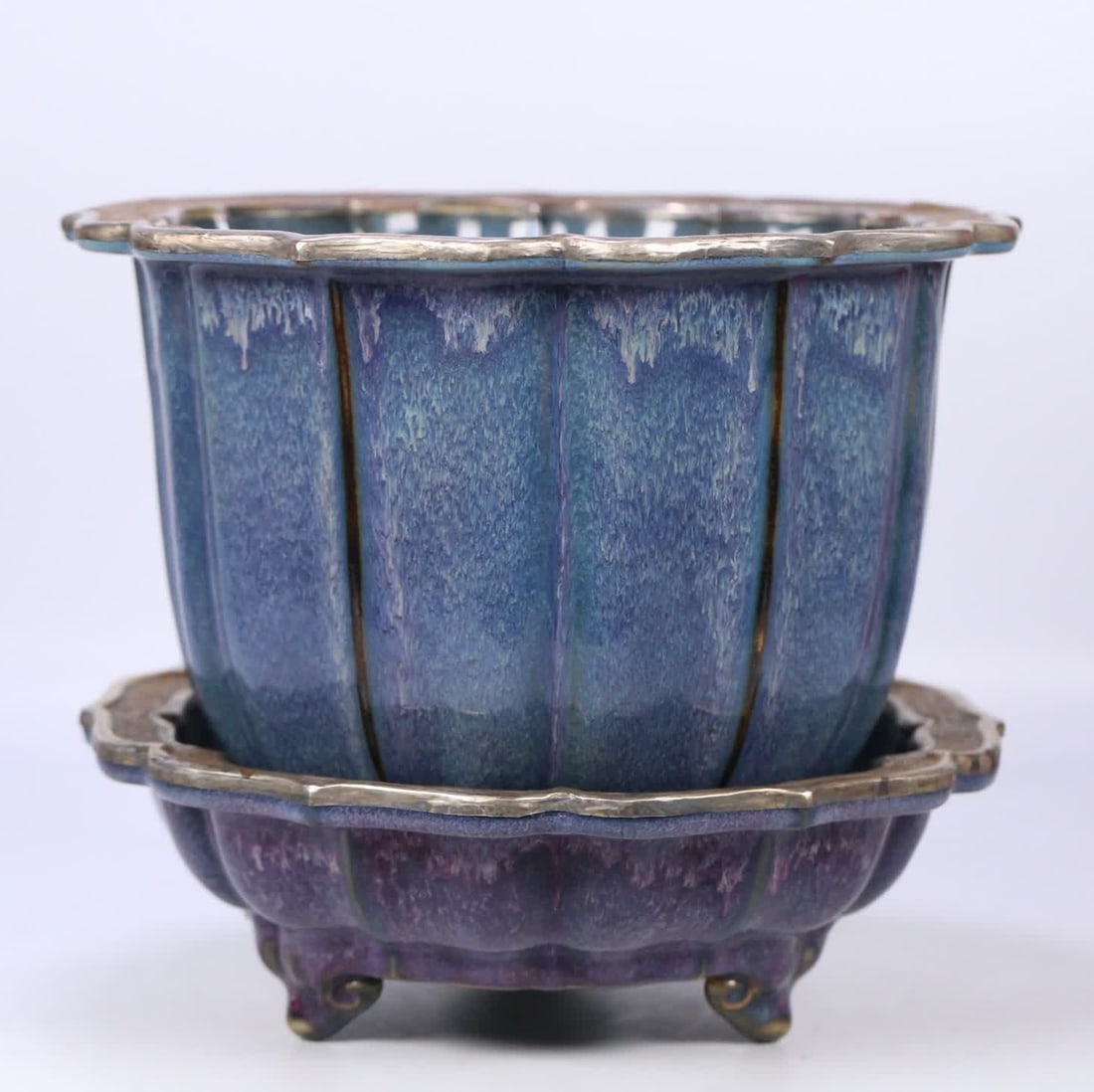 A piece of Qixiang Palace collection Song Dynasty kiln wrapped silver-edged flower mouth flower pot (1 of 9)