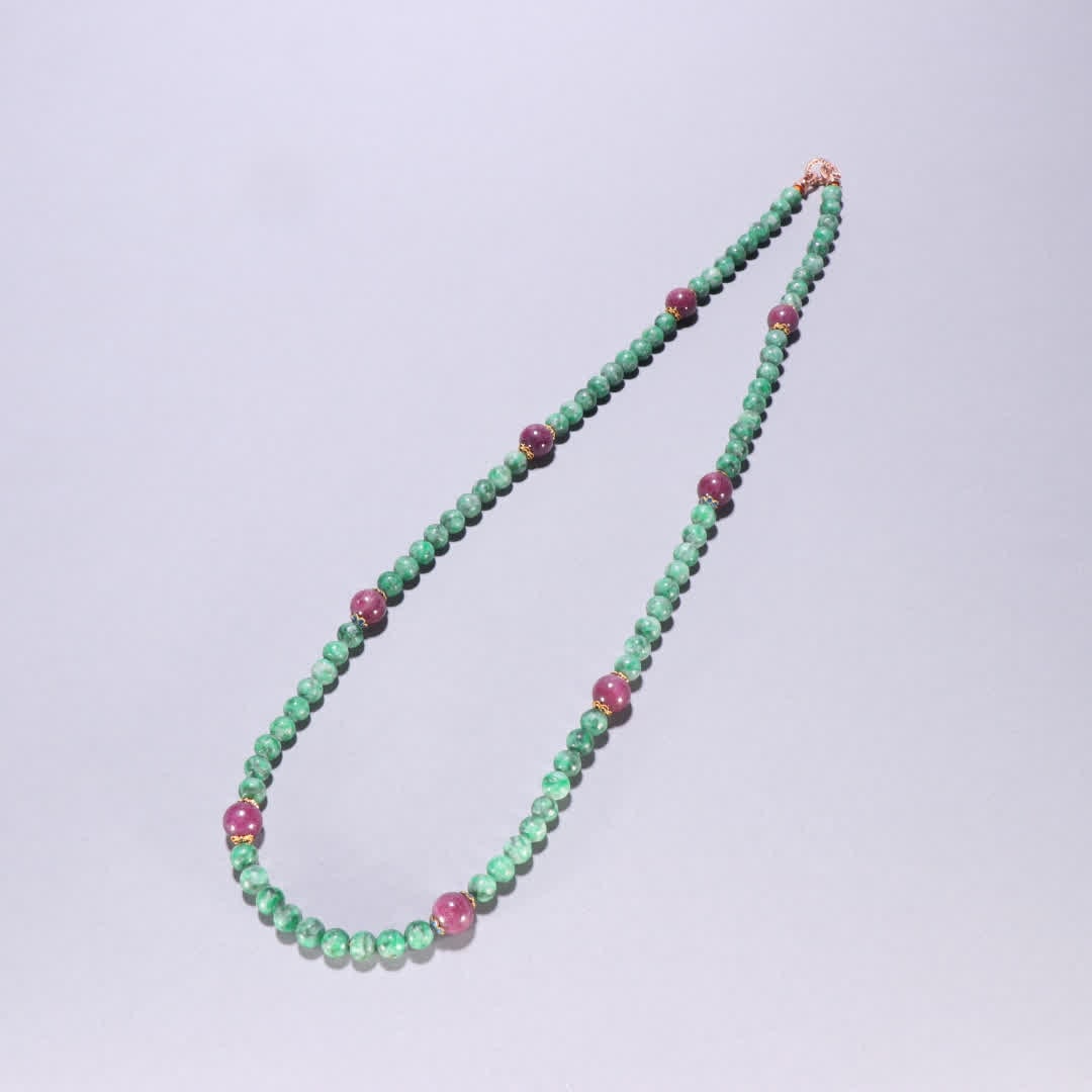 A piece of Qing Dynasty jade with ruby 108 Buddha beads: Qing Dynasty jade with ruby 108 Buddha beads SIZE: Bead diameter 0.7cm W: 86.4g (The Dimensions Of All Batches Are Manually Measured.If You Need More Detailed Information, Please Contact Our Customer 