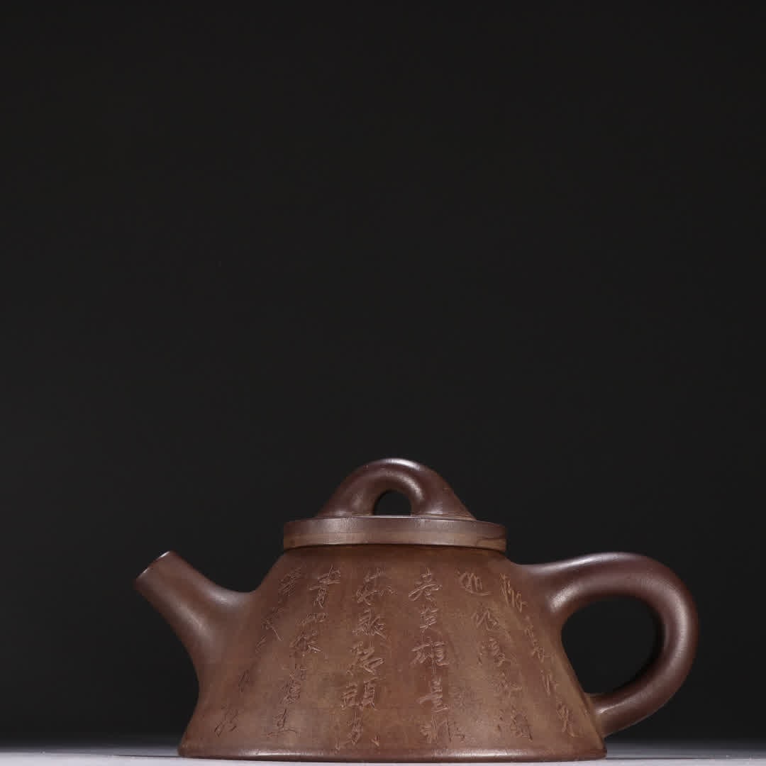 A Gu Jingzhou purple sand carved poetry teapot: Gu Jingzhou purple sand carved poetry teapot SIZE: H:9.3cm W:16.3cm (The Dimensions Of All Batches Are Manually Measured.If You Need More Detailed Information, Please Contact Our Customer Service Befo