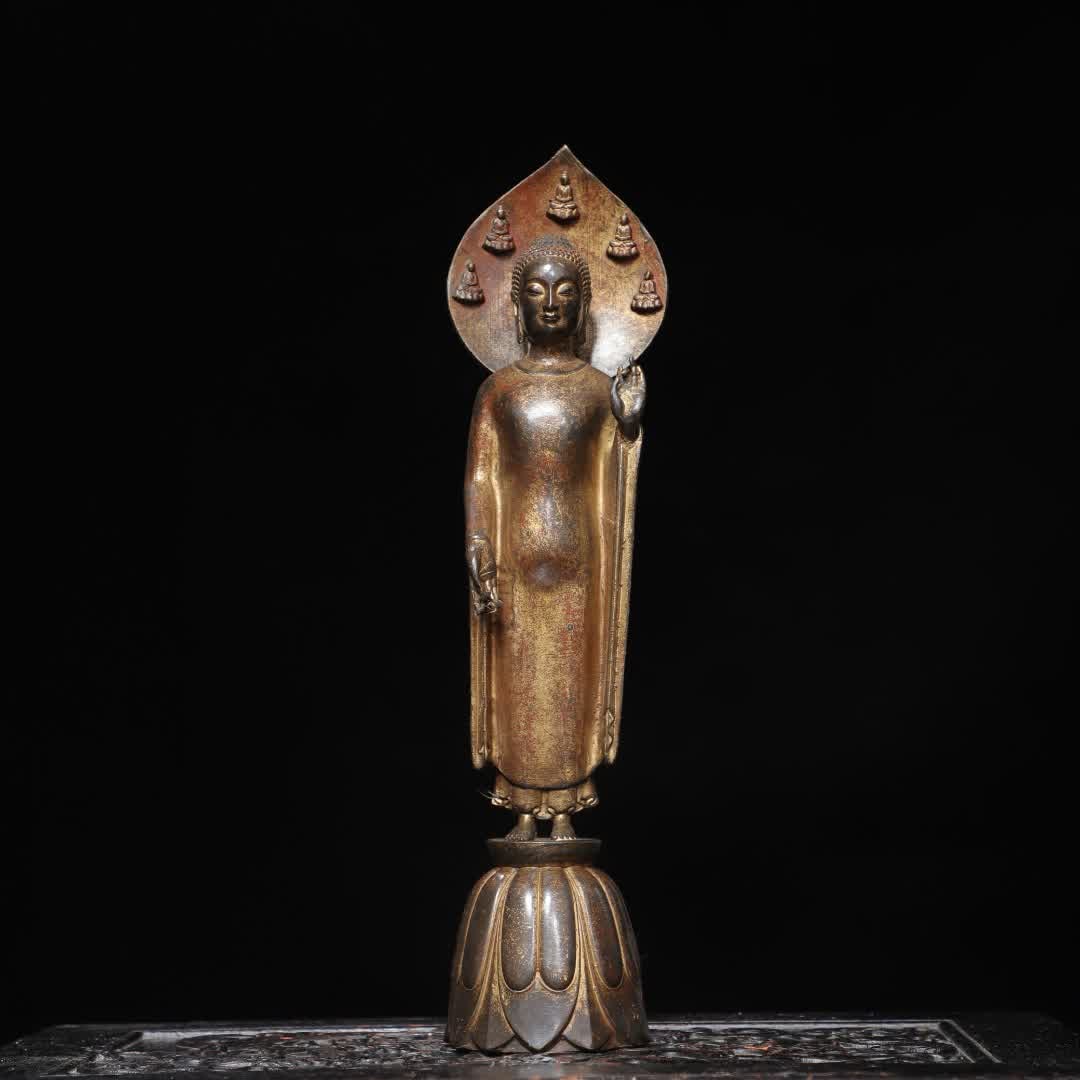 A Qing Dynasty copper clay gold Shakyamuni statue of Northern Wei Buddha: Qing Dynasty copper clay gold Shakyamuni statue of Northern Wei Buddha SIZE: H:35cm W:8cm T:7.5cm W:1.25kg (The Dimensions Of All Batches Are Manually Measured.If You Need More Detailed Information, P