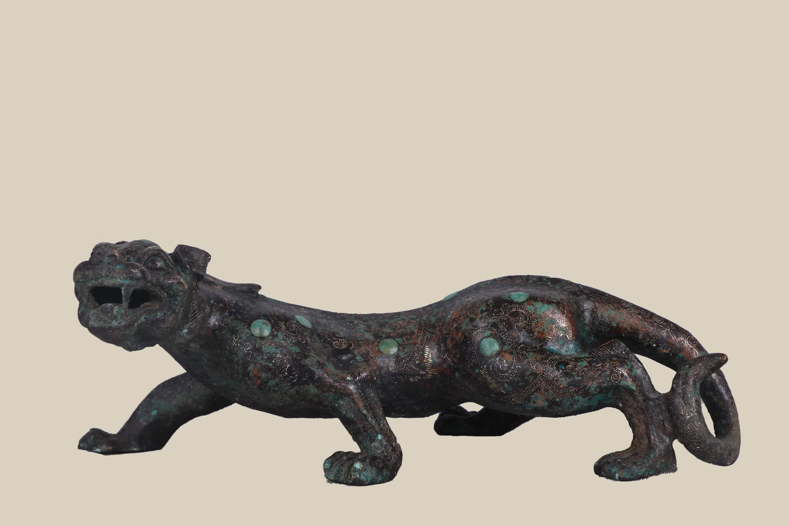A pair of Han Dynasty bronze Cuo gold and silver inlaid turquoise dragon tiger - 2