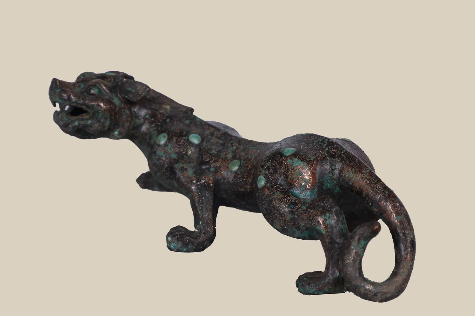 A pair of Han Dynasty bronze Cuo gold and silver inlaid turquoise dragon tiger - 3