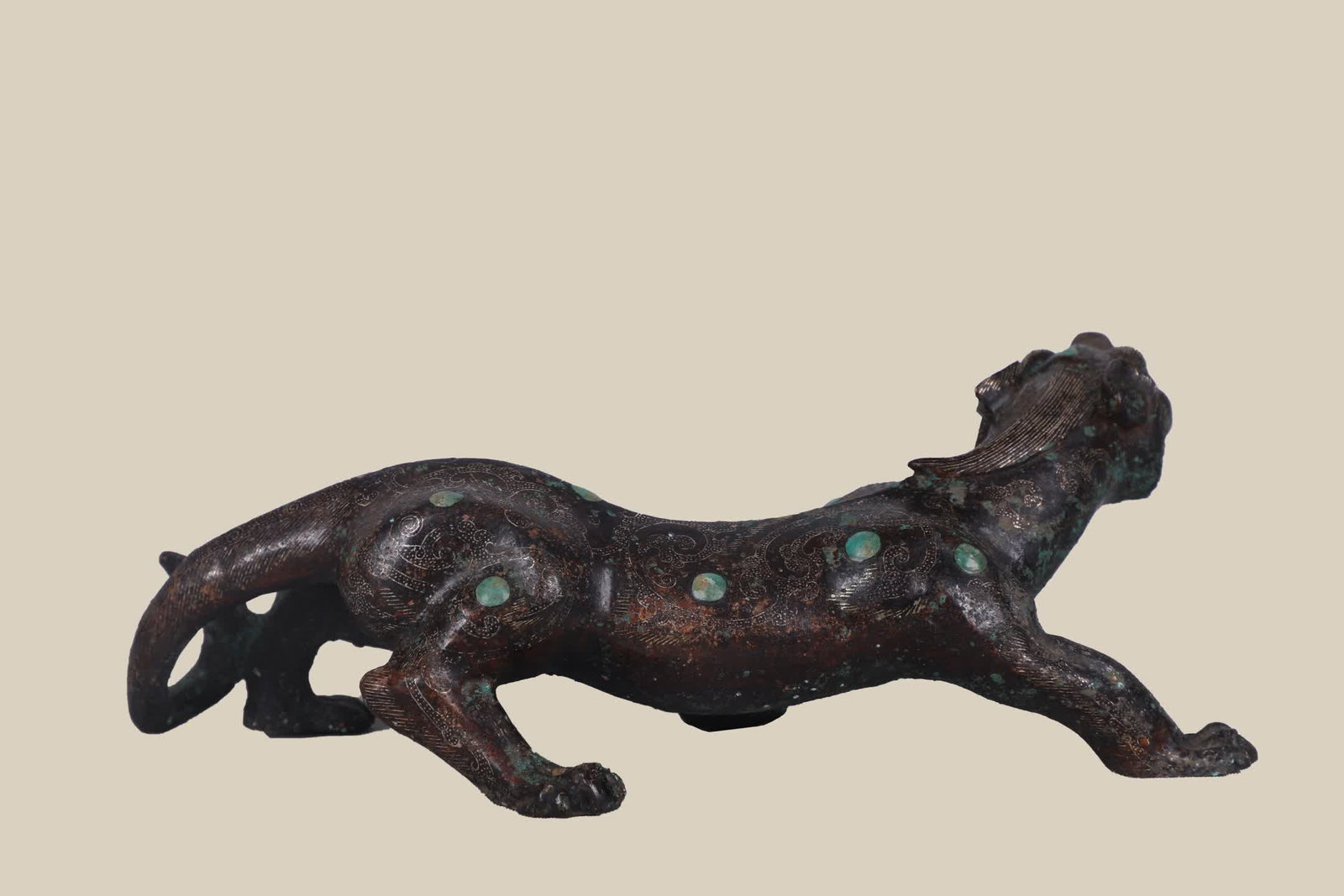 A pair of Han Dynasty bronze Cuo gold and silver inlaid turquoise dragon tiger - 4