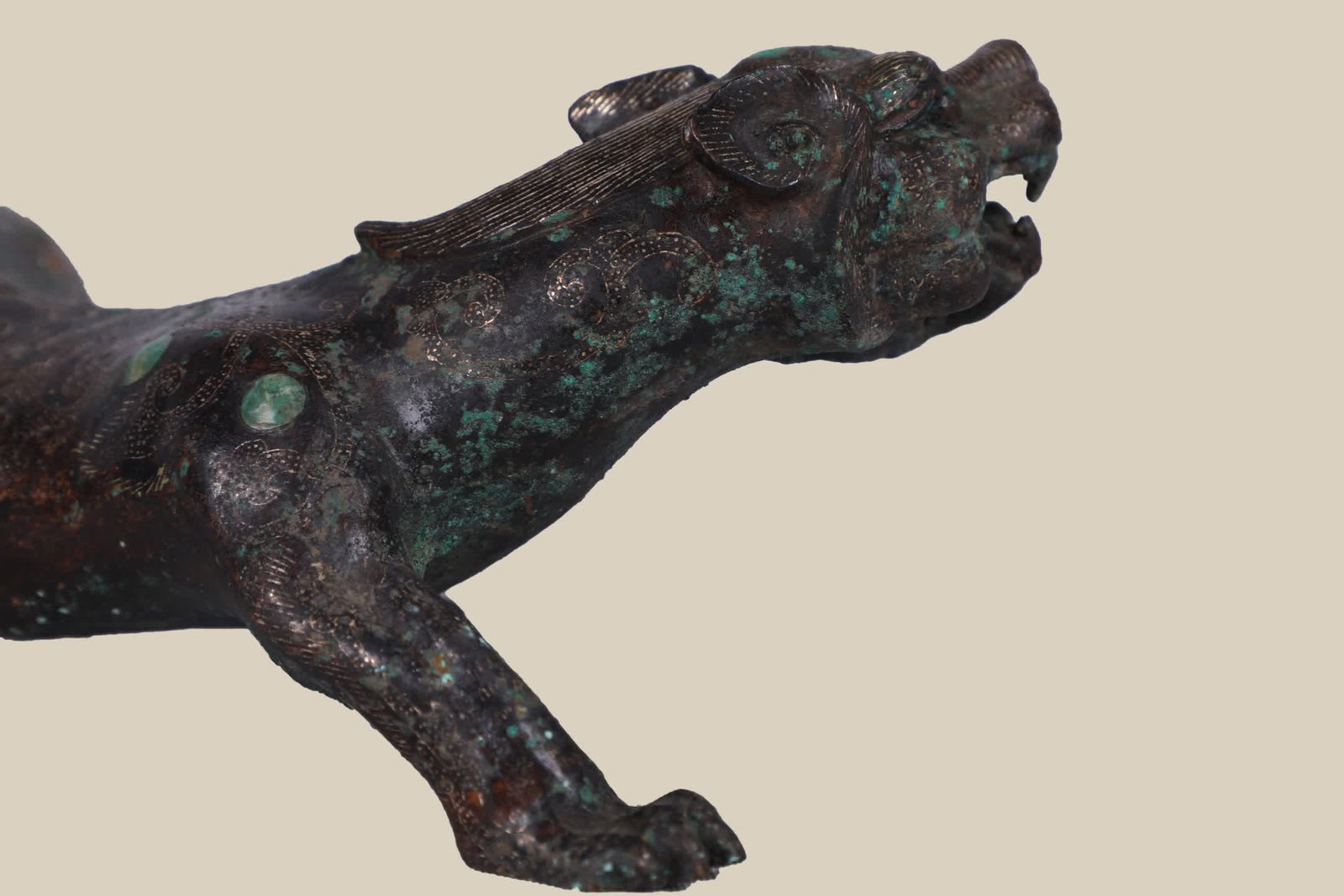 A pair of Han Dynasty bronze Cuo gold and silver inlaid turquoise dragon tiger - 7