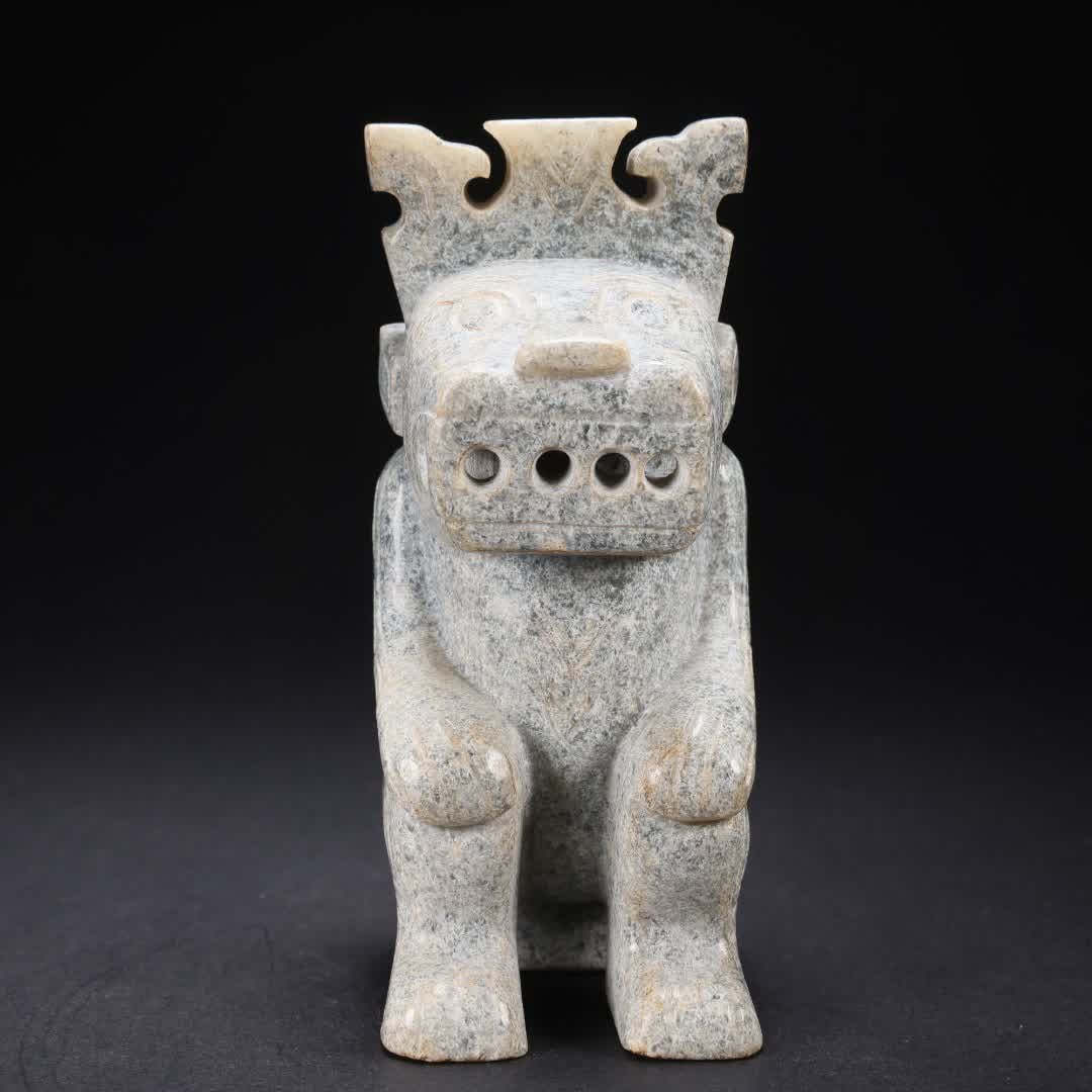 A piece of ancient jade kneeling with four nostrils (1 of 9)