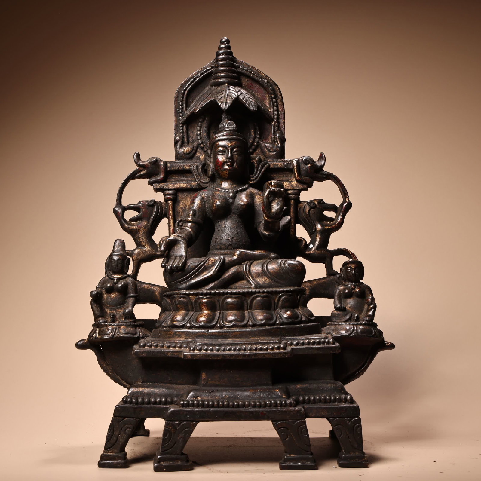 A Buddha statue from the Northern Wei Dynasty in a gold clay gold tradition: A Buddha statue from the Northern Wei Dynasty in the mud gold collection SIZE: W:3100g H:25cm W:2cm (The Dimensions Of All Batches Are Manually Measured.If You Need More Detailed Information, Please C