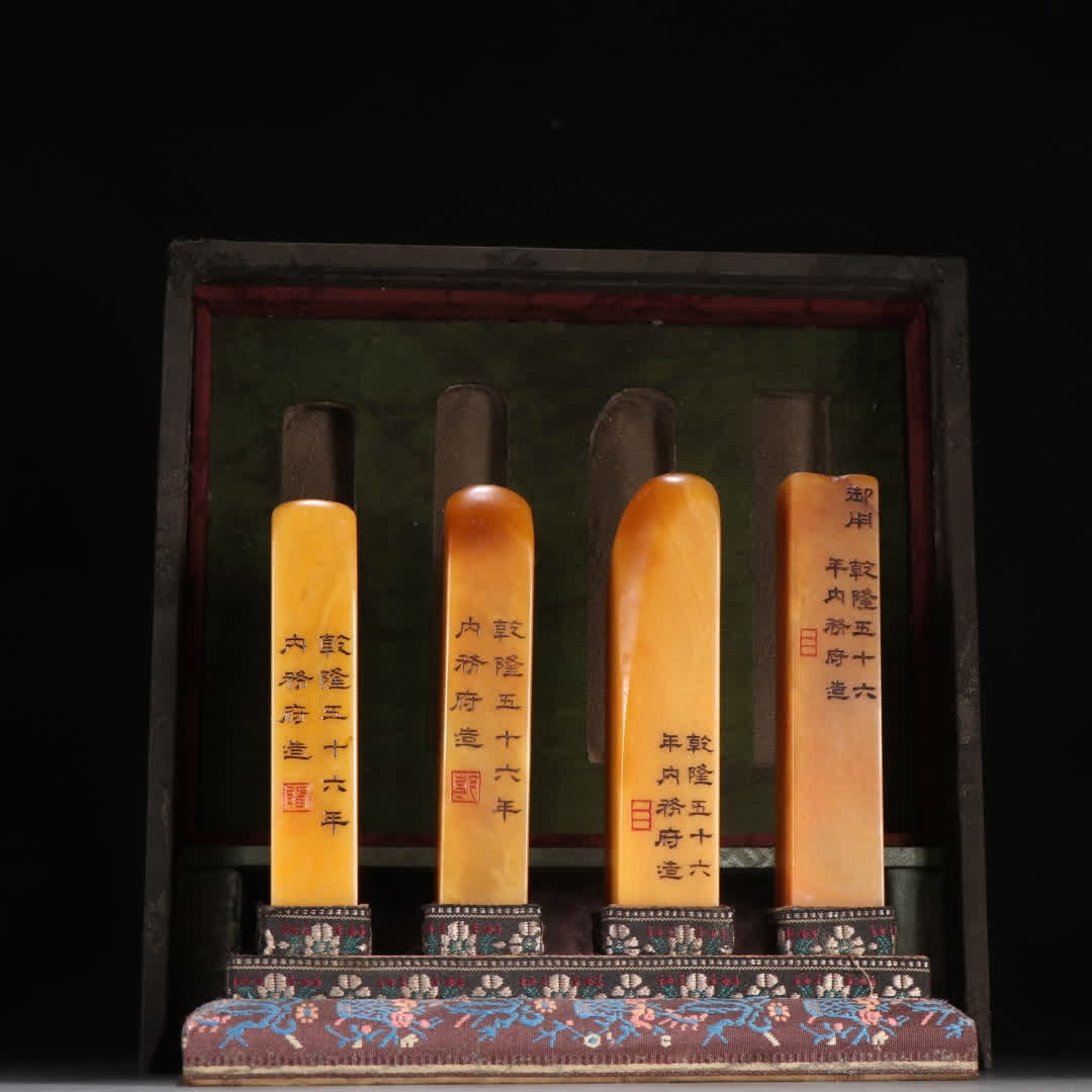 A set of Qing Dynasty Tian Huangshi seals: A set of Tian Huangshi seals in the Qing Dynasty SIZE: H: 10.3cm W: 2.2cm Single W: 126.5g (The Dimensions Of All Batches Are Manually Measured.If You Need More Detailed Information, Please Contact Ou