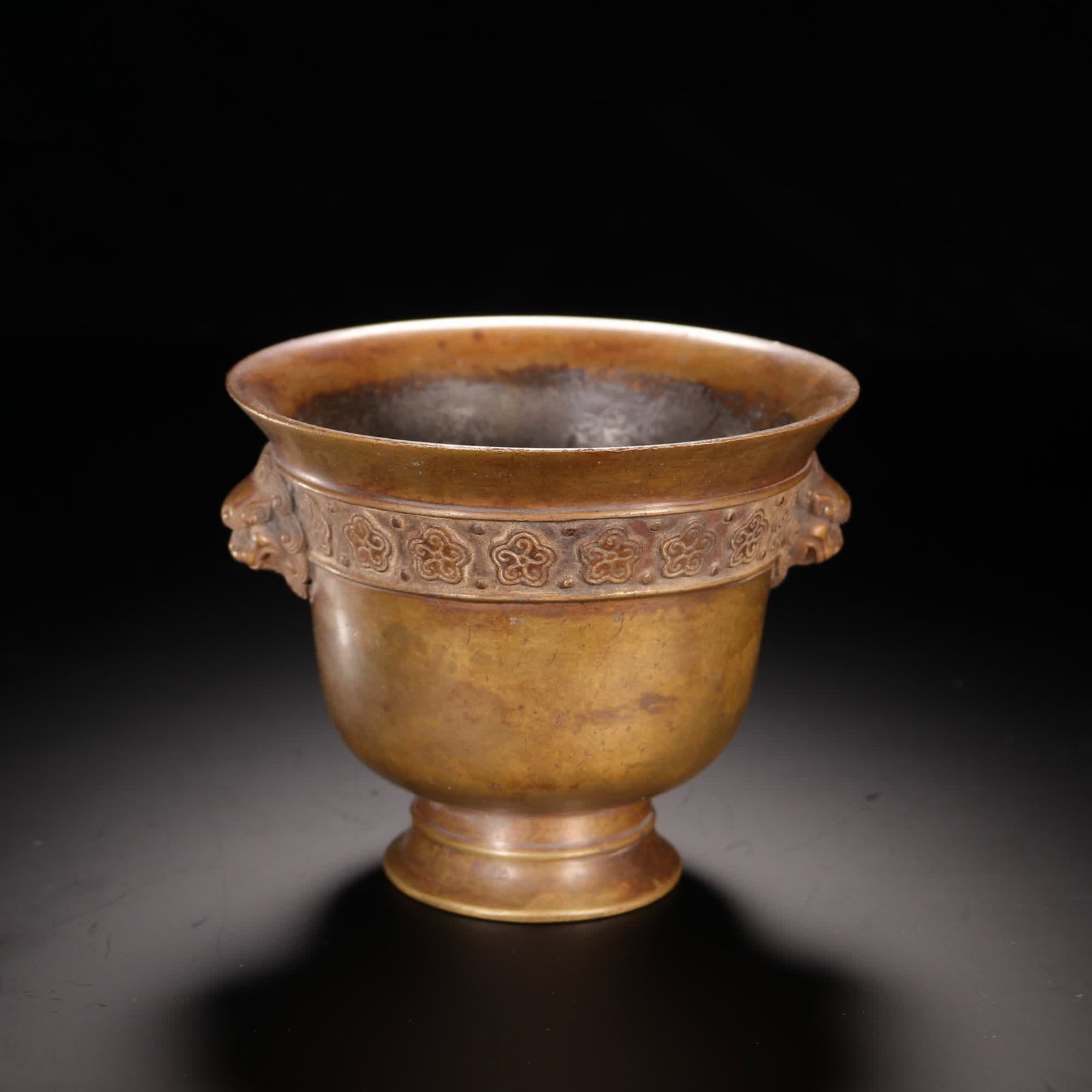A Qing Dynasty copper tire animal ear incense burner: Qing Dynasty copper tire animal ear incense burner SIZE: H:9.1cm W:11cm W:774.5g (The Dimensions Of All Batches Are Manually Measured.If You Need More Detailed Information, Please Contact Our Customer