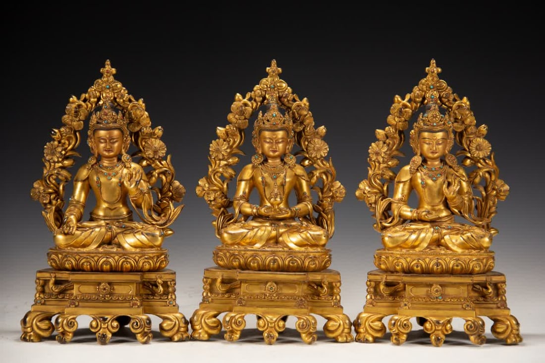 A bronze gilt Buddha statue of the Qing Dynasty: Qing Dynasty copper gilt Buddha statue SIZE: L:18cm W:14cm H:31cm W:12060g (The Dimensions Of All Batches Are Manually Measured.If You Need More Detailed Information, Please Contact Our Customer Servi