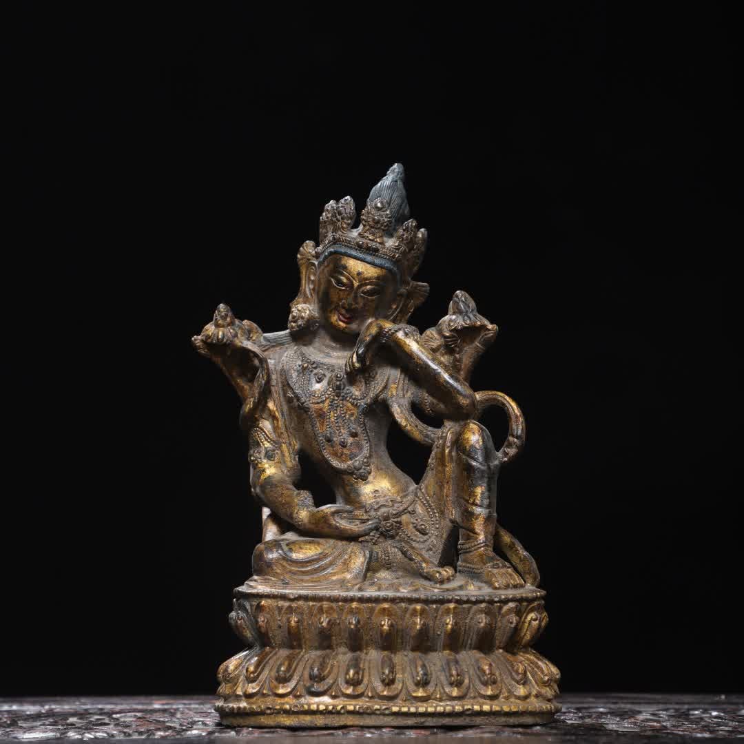 A statue of Guanyin in the Qing Dynasty: Qing Dynasty copper and gold thinking Guanyin statue SIZE: H:20cm W:11cm T:7cm W:0.85kg (The Dimensions Of All Batches Are Manually Measured.If You Need More Detailed Information, Please Contact Our C
